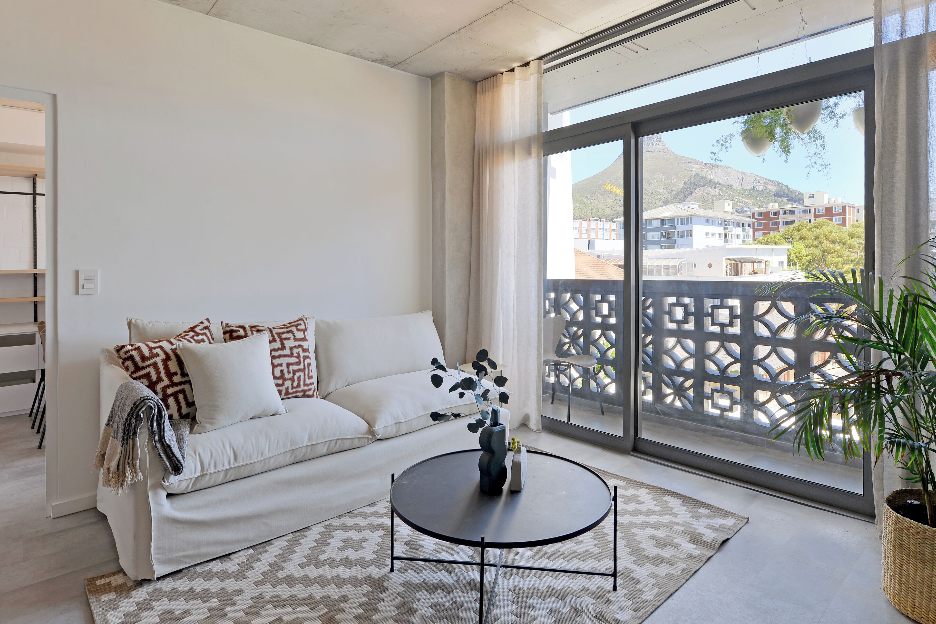 SIX ON N - Fluent Luxury Serviced Apartments