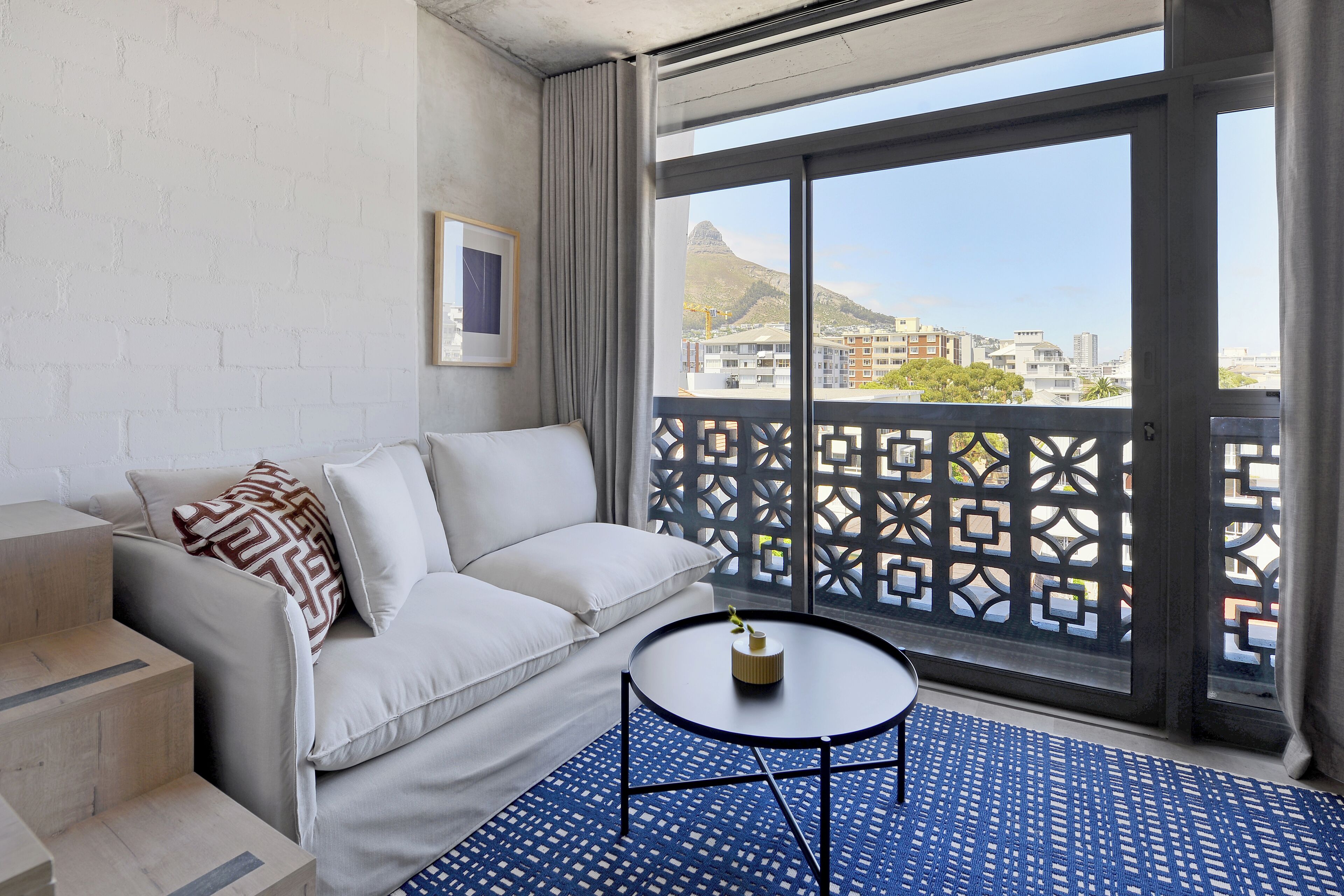 SIX ON N - Fluent Luxury Serviced Apartments
