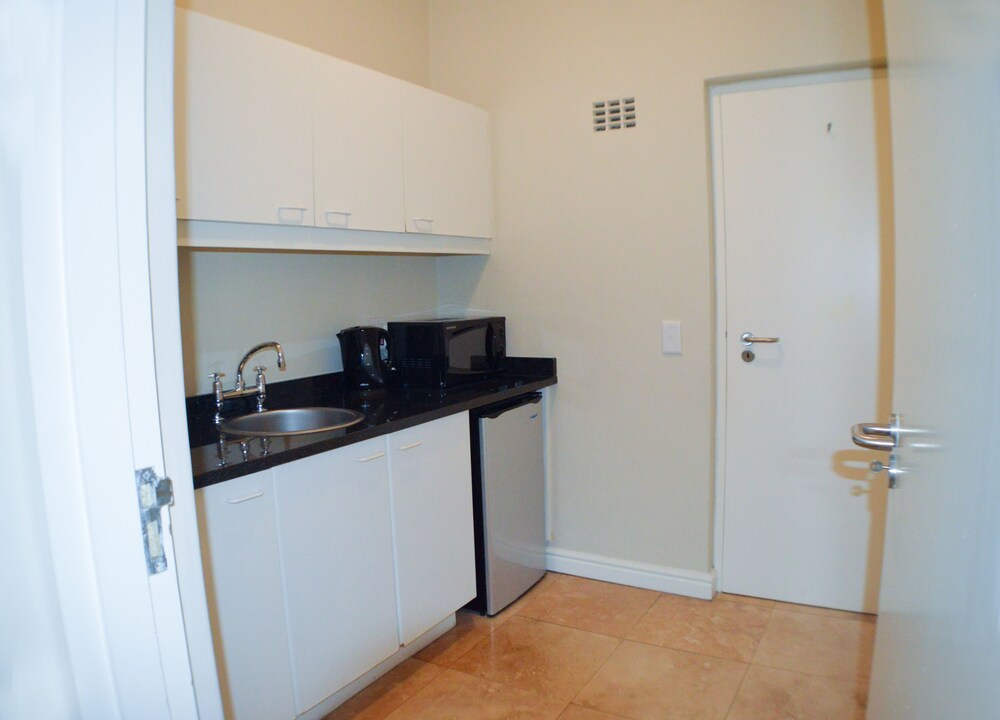 Small Bay Guesthouse