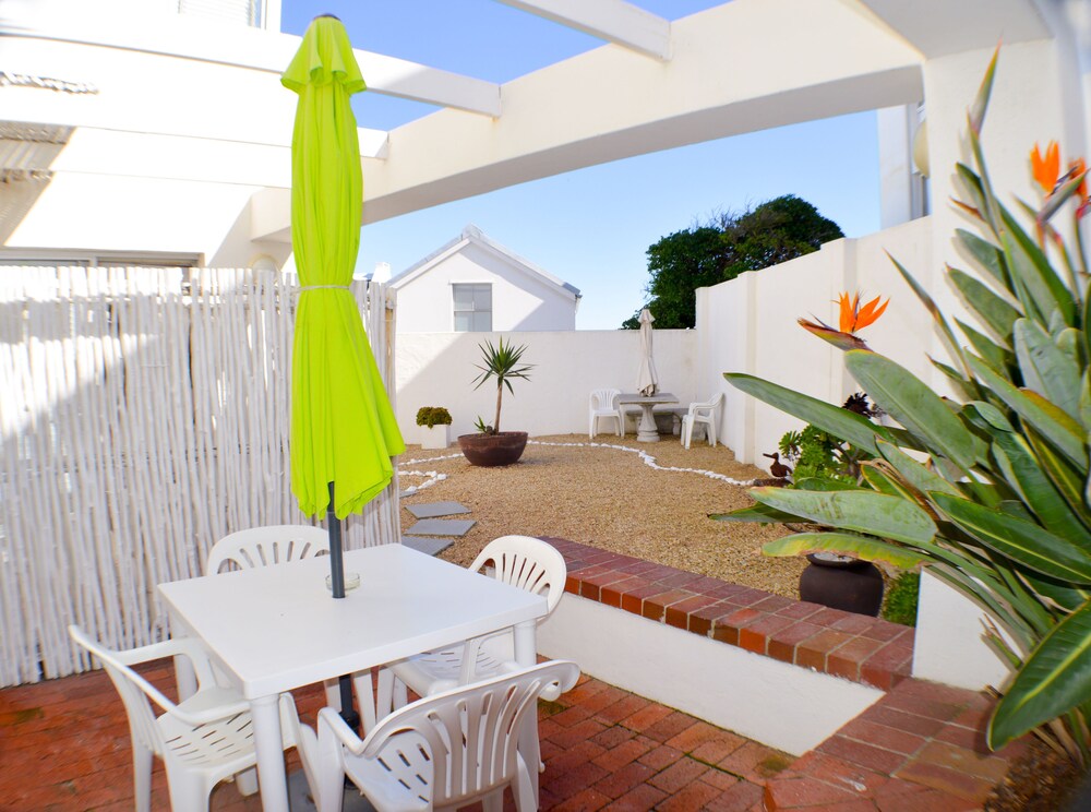 Small Bay Guesthouse