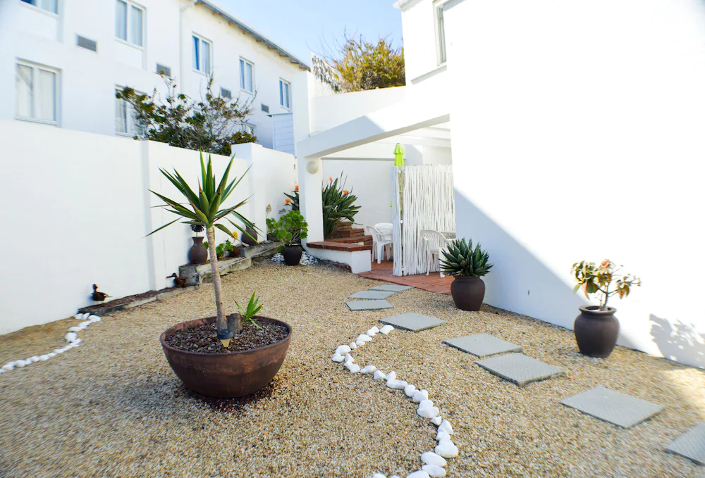 Small Bay Guesthouse