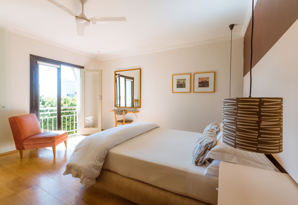 The Cape Standard Guest House