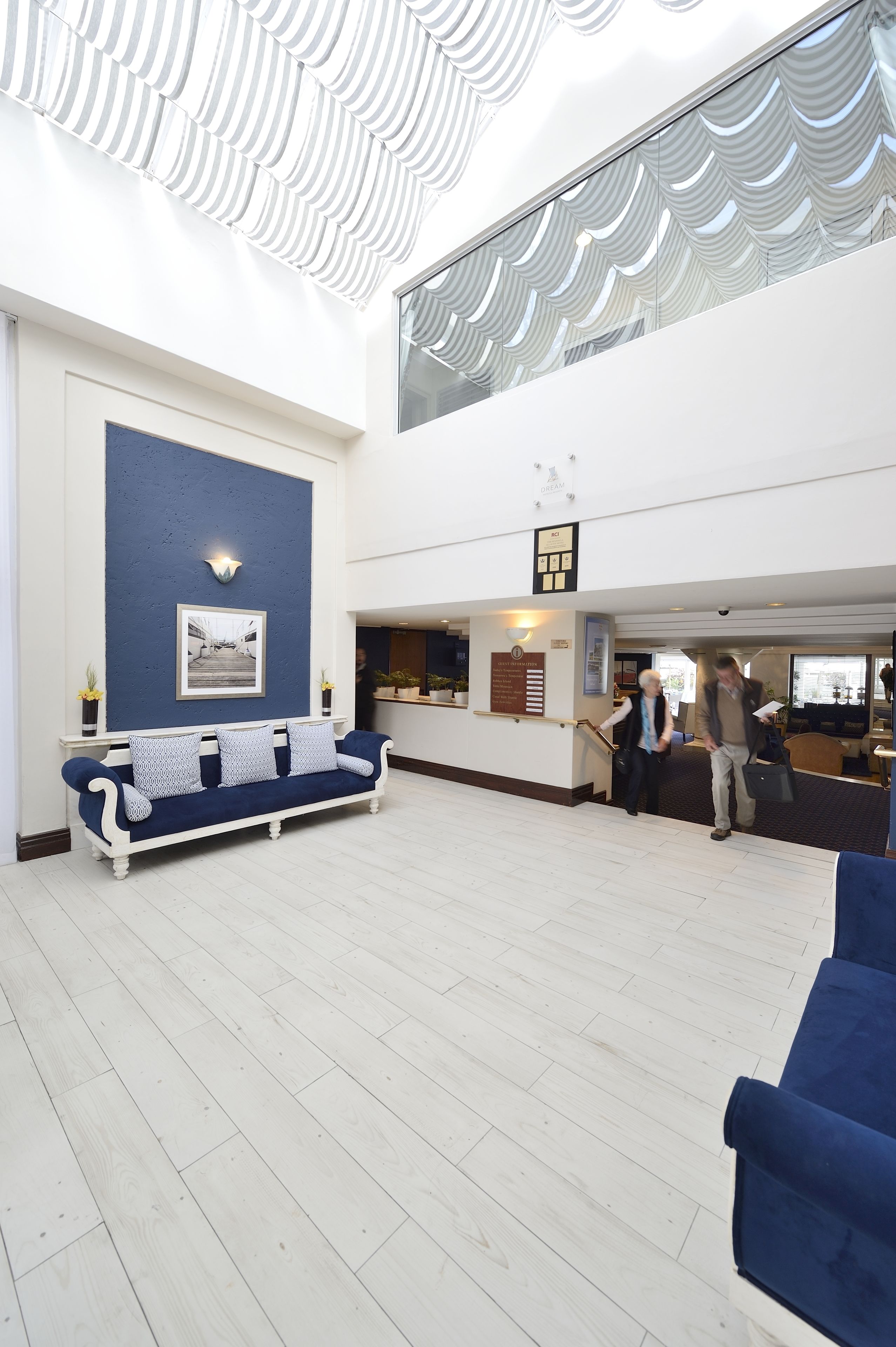 Peninsula All-Suite Hotel