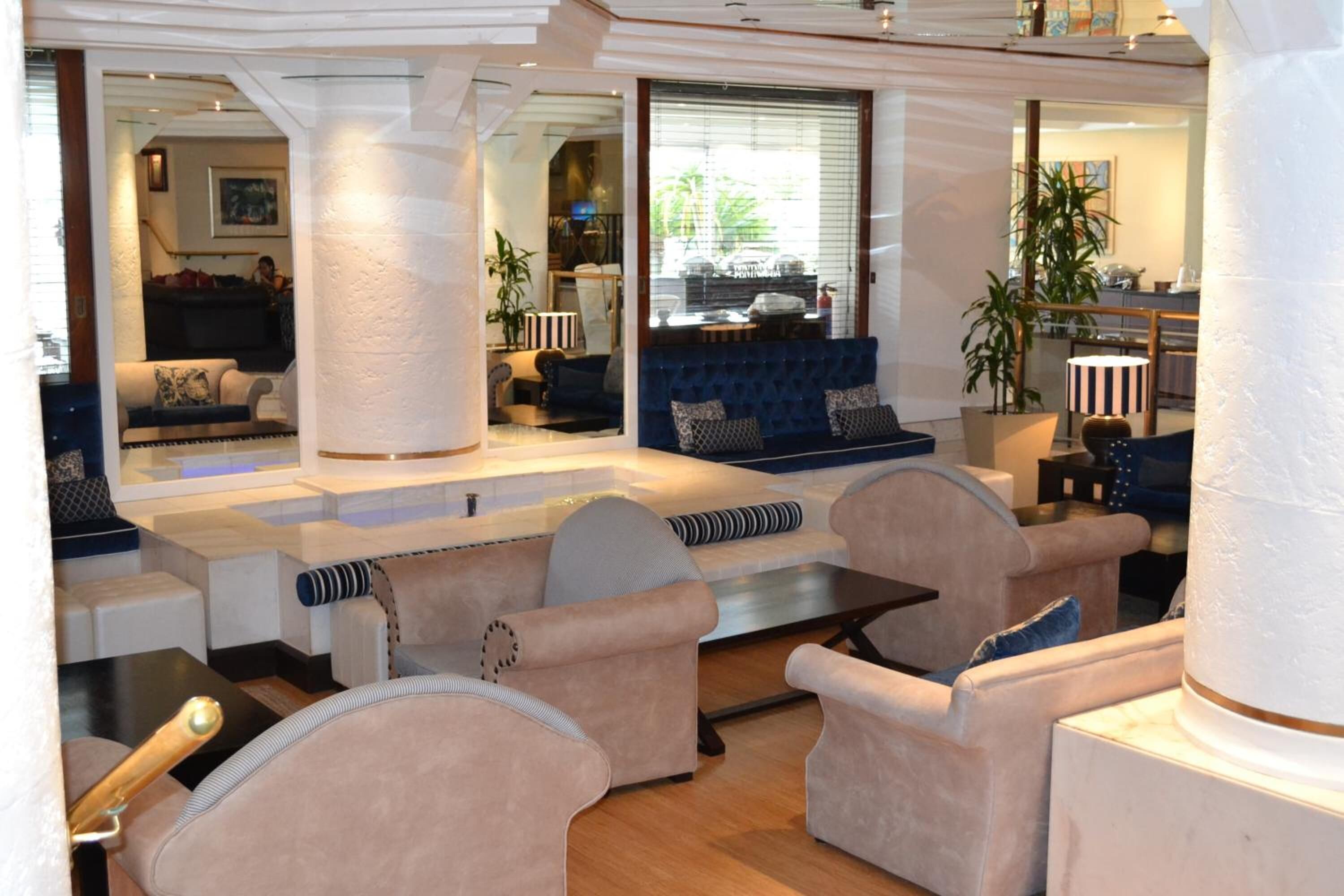 Peninsula All-Suite Hotel