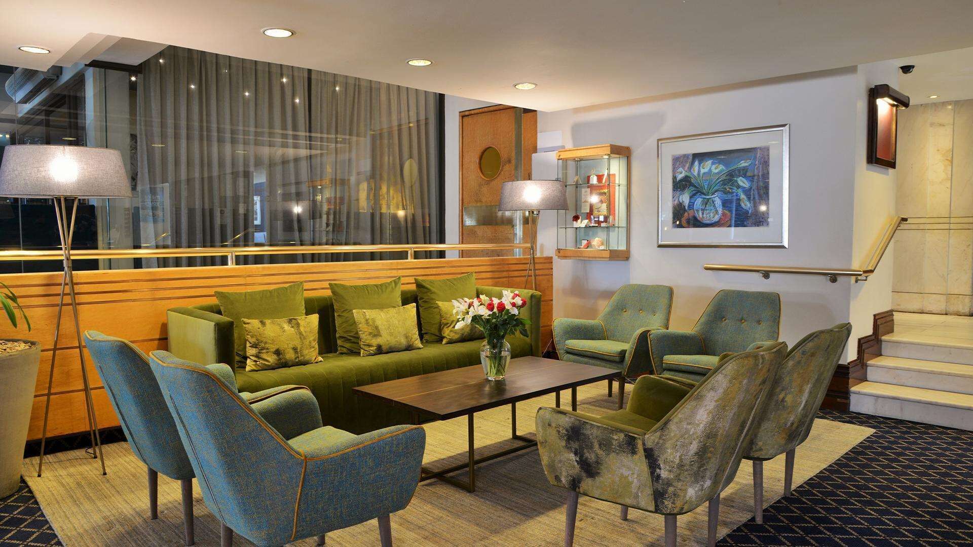 Peninsula All-Suite Hotel