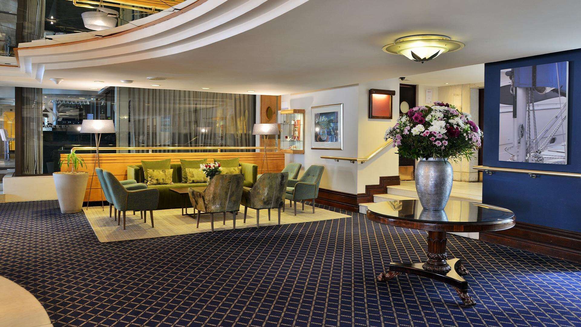 Peninsula All-Suite Hotel