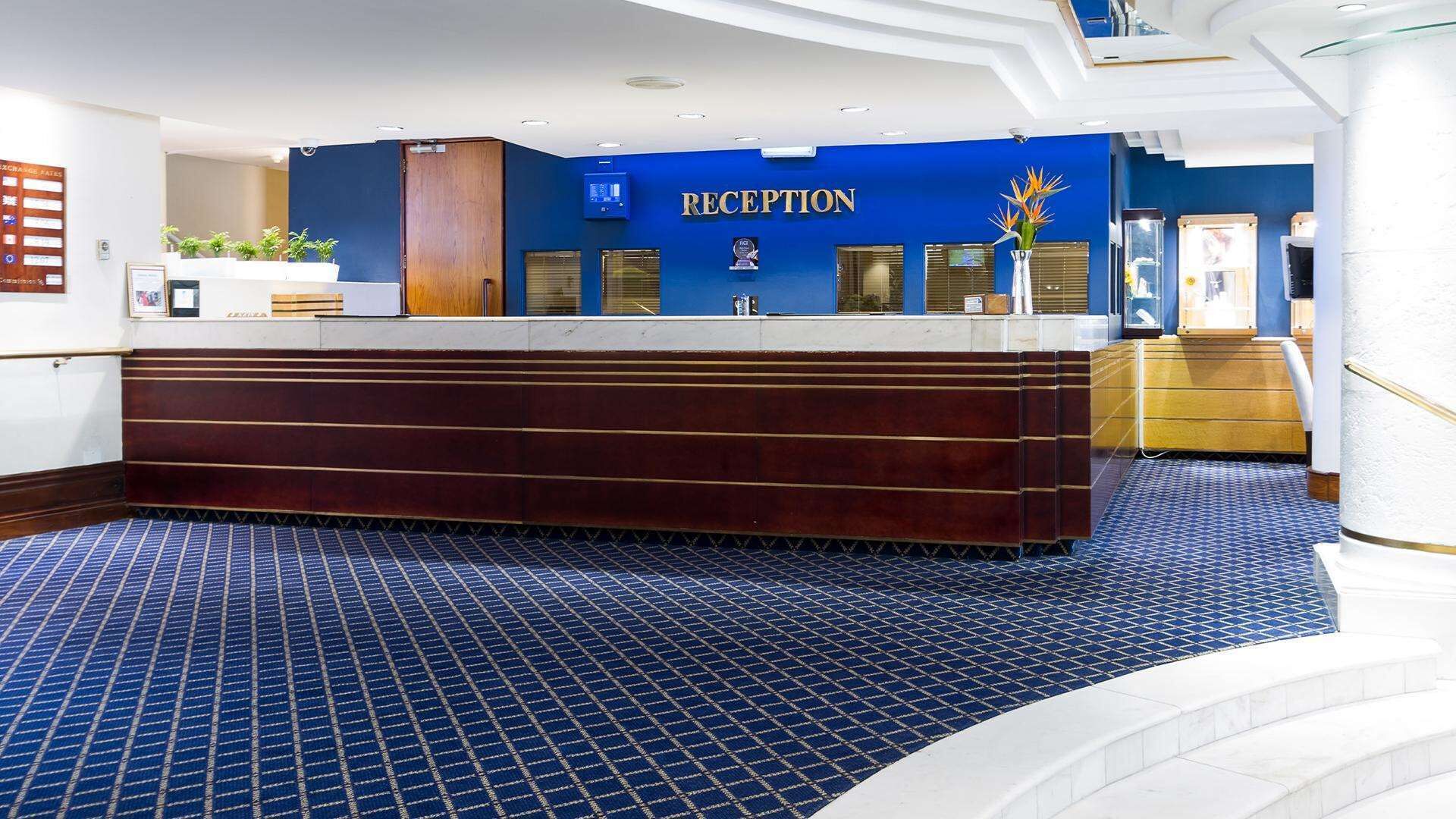 Peninsula All-Suite Hotel