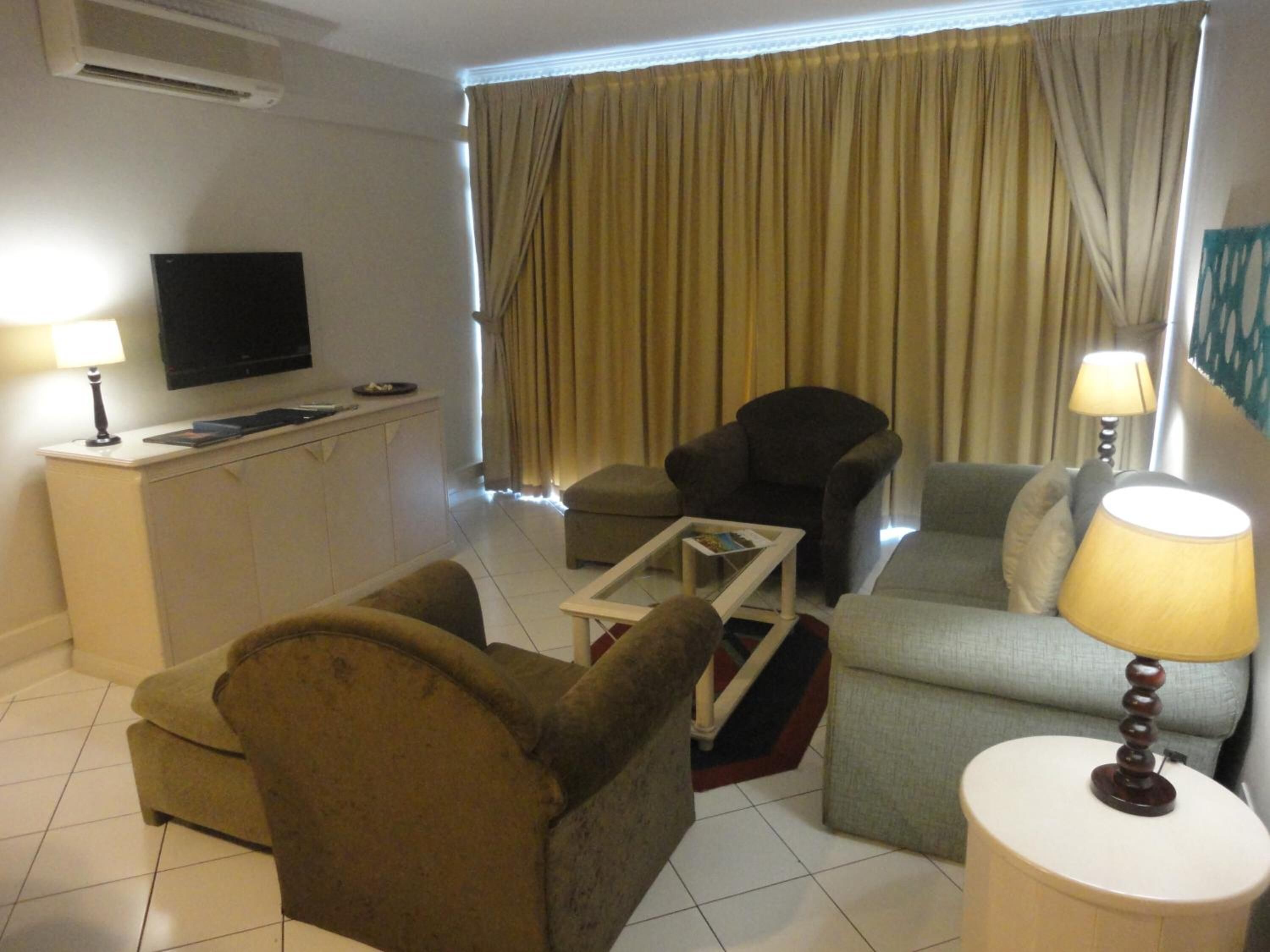 Peninsula All-Suite Hotel