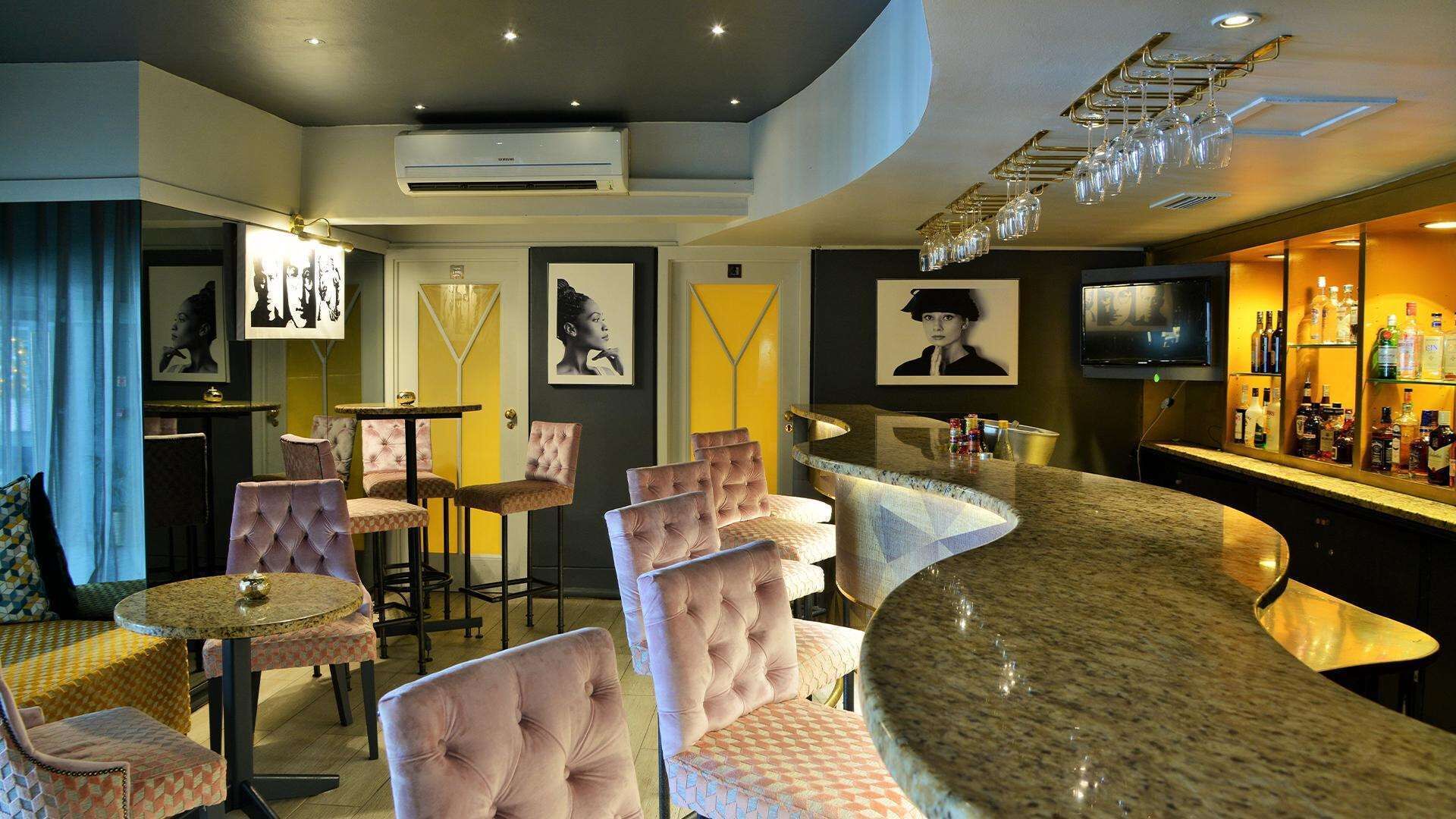 Peninsula All-Suite Hotel