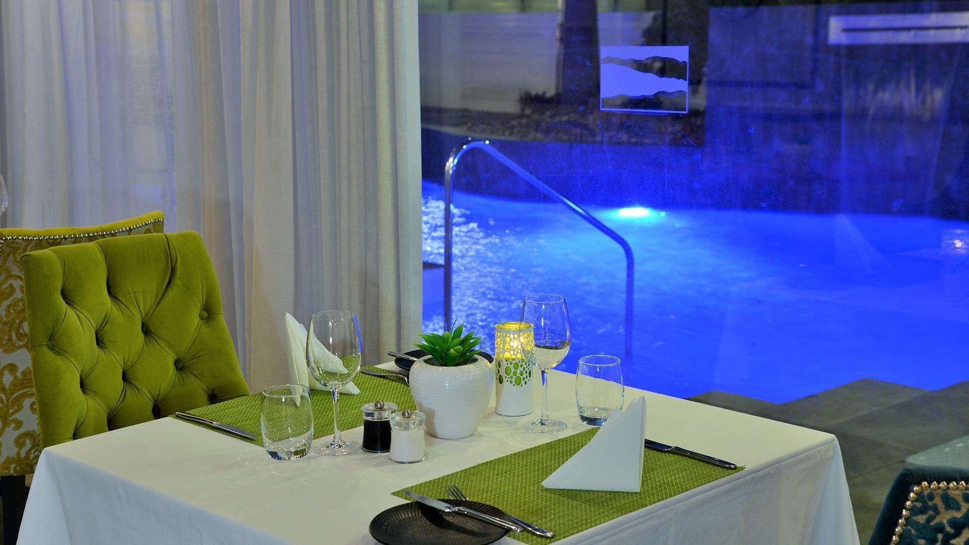 Peninsula All-Suite Hotel