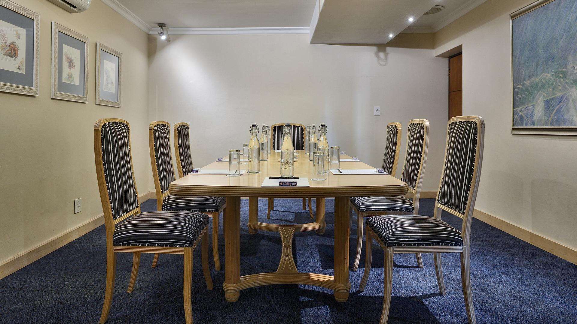 Peninsula All-Suite Hotel