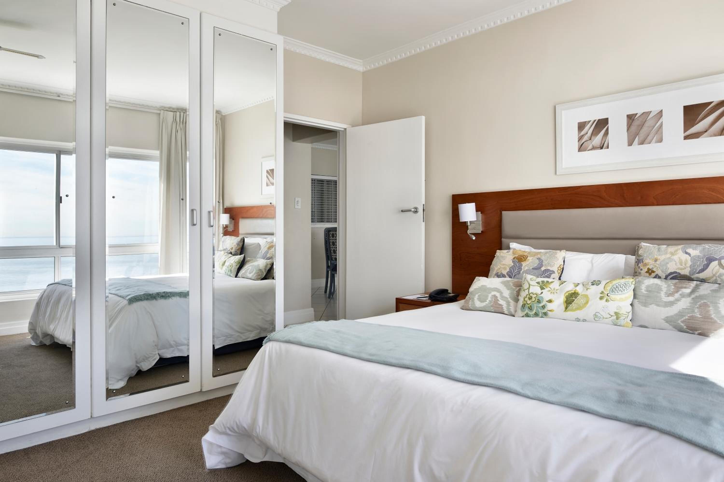 Peninsula All-Suite Hotel