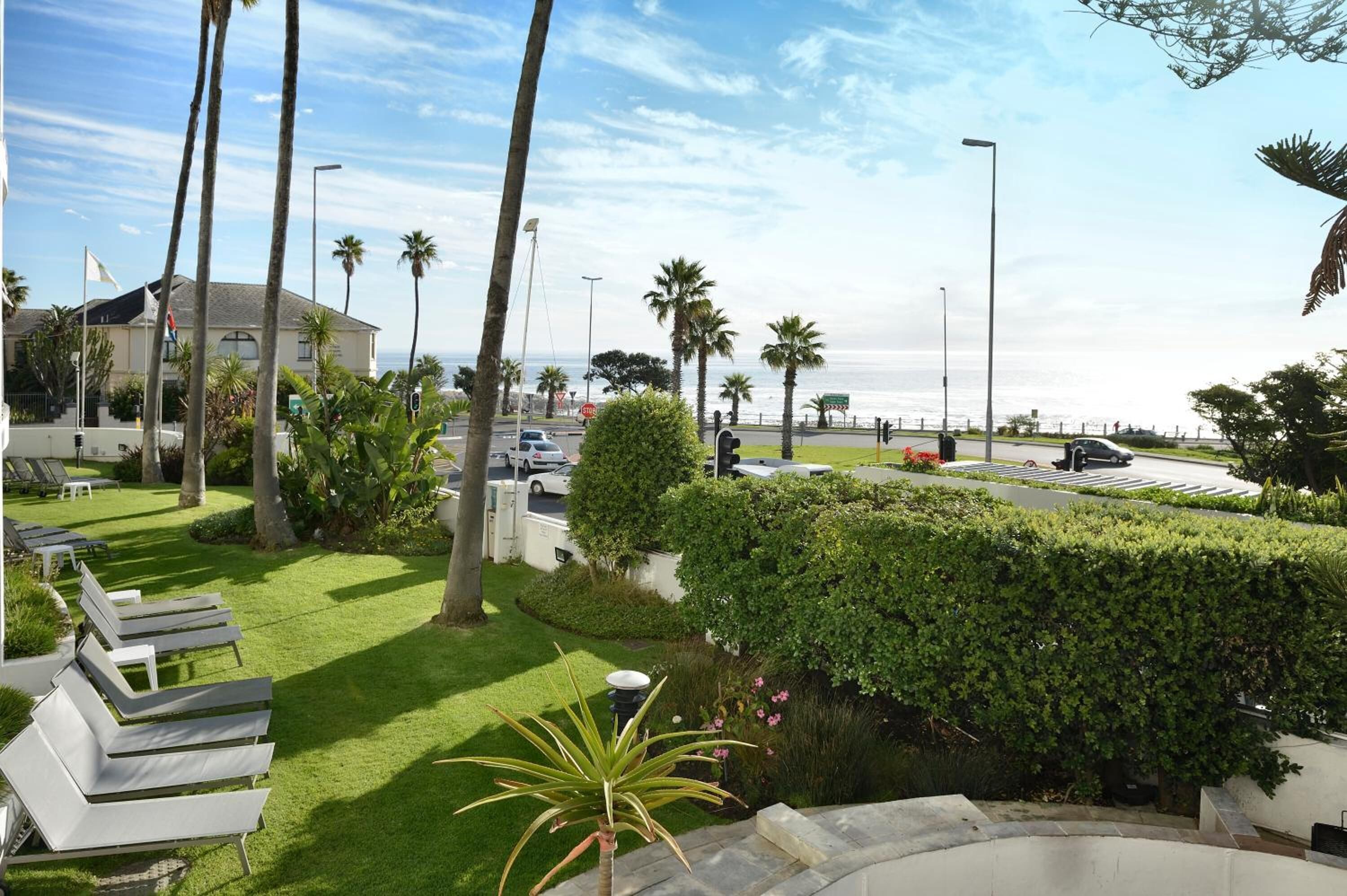Peninsula All-Suite Hotel