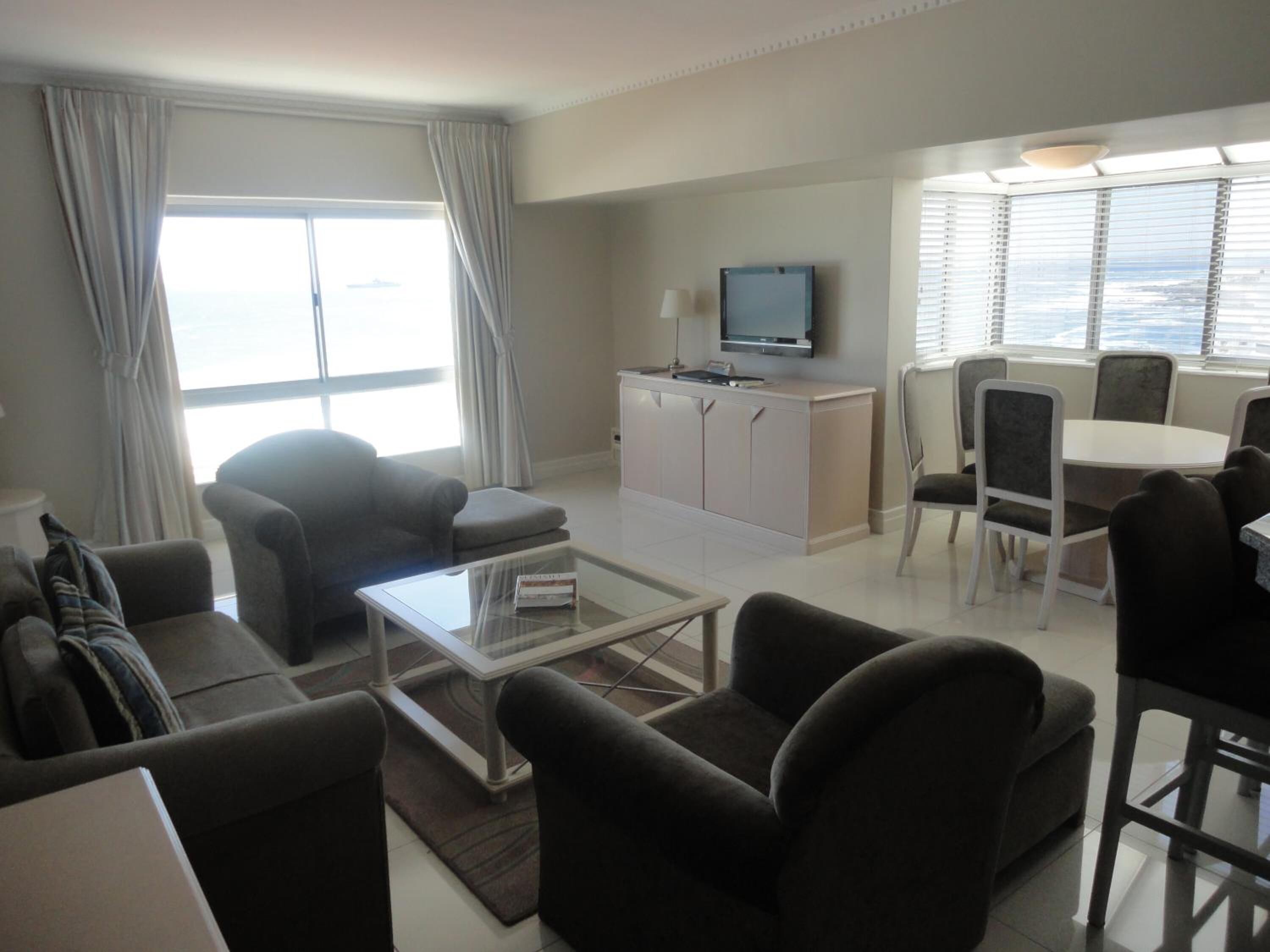 Peninsula All-Suite Hotel