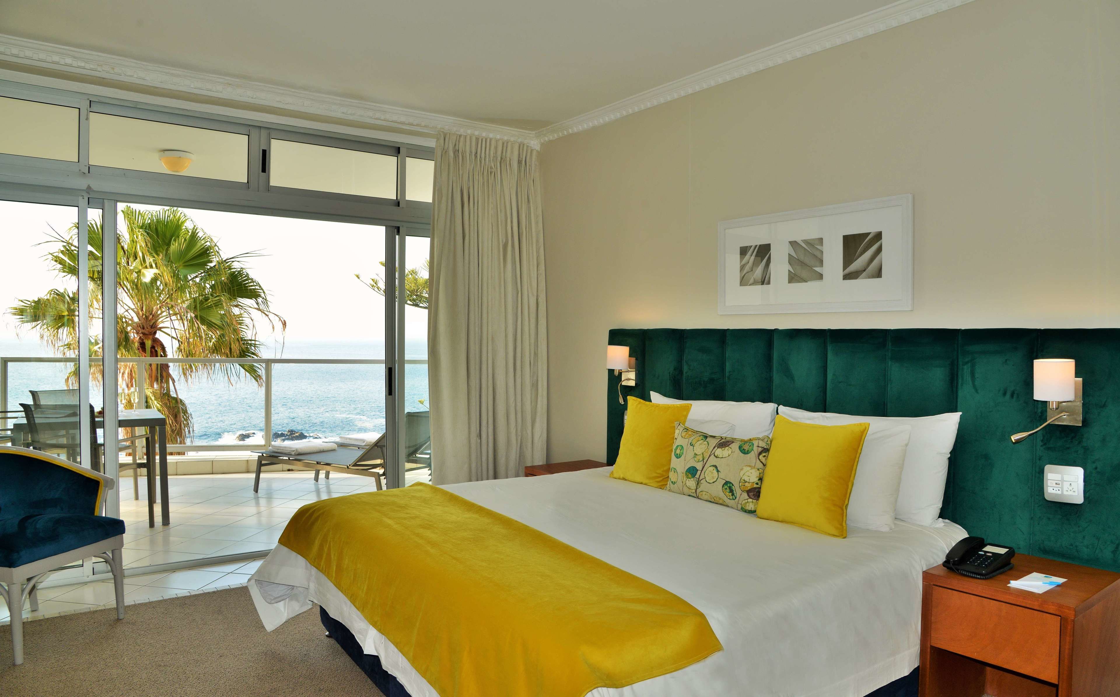 Peninsula All-Suite Hotel