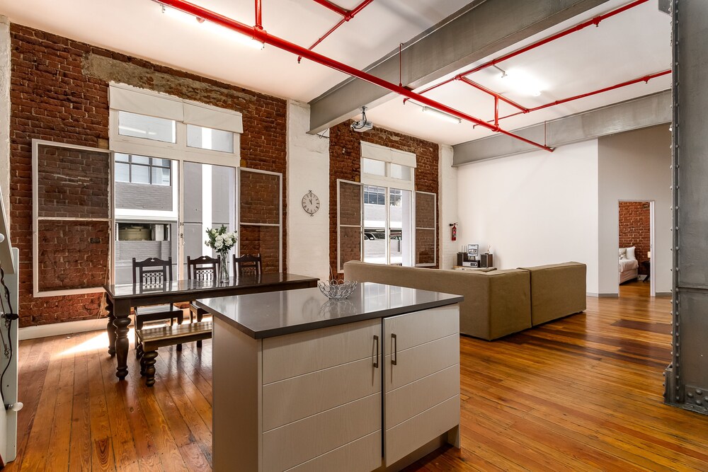 Wolroy House Apartments