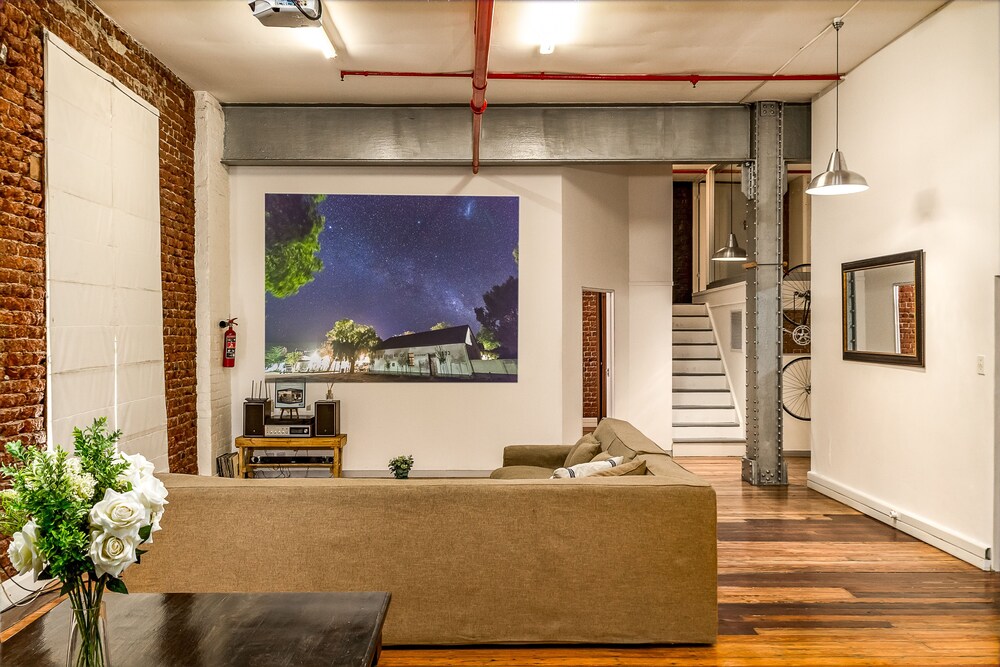 Wolroy House Apartments