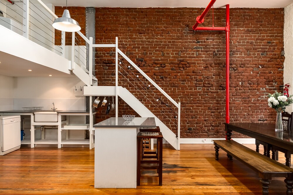 Wolroy House Apartments