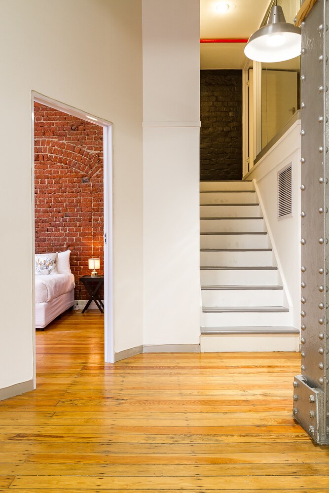 Wolroy House Apartments