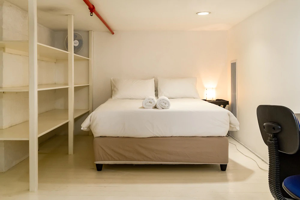 Wolroy House Apartments