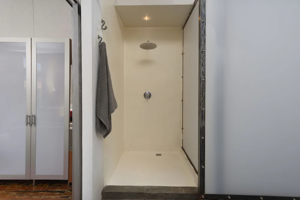 Wolroy House Apartments