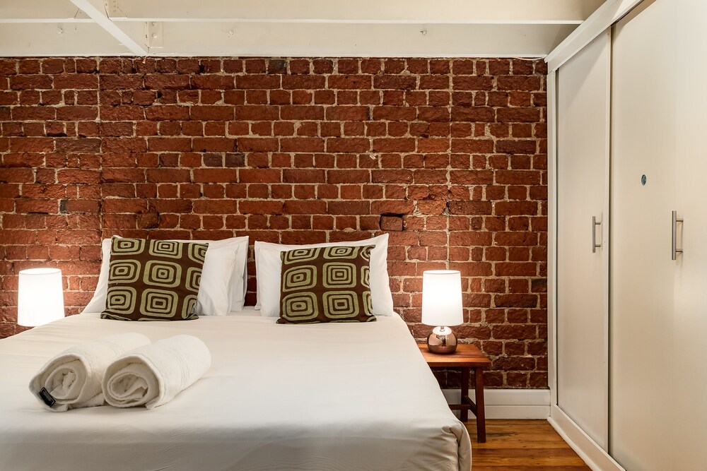Wolroy House Apartments