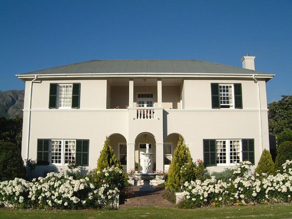 La Fontaine Guest House