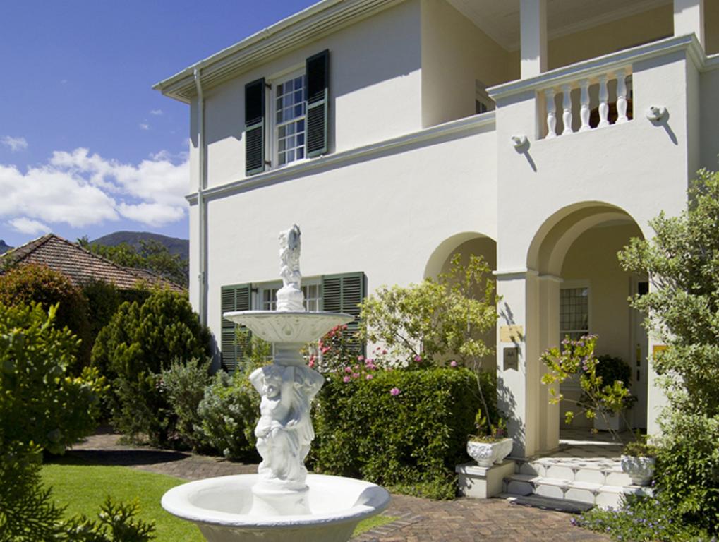 La Fontaine Guest House