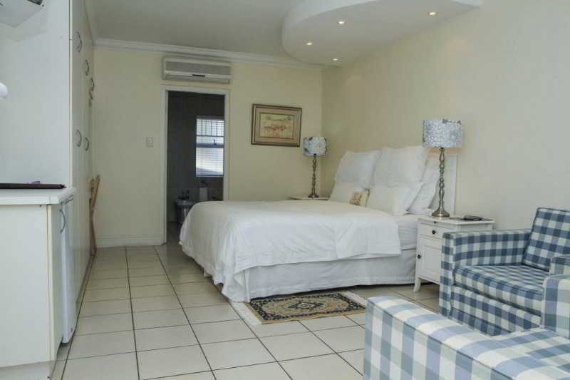Gordon's Beach Lodge