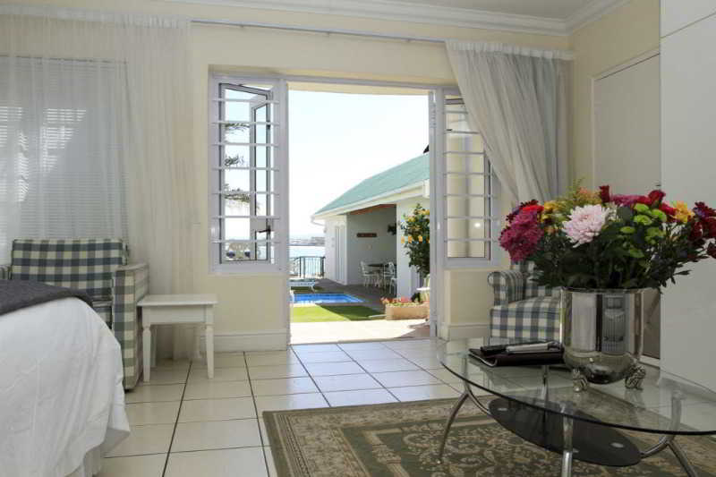 Gordon's Beach Lodge