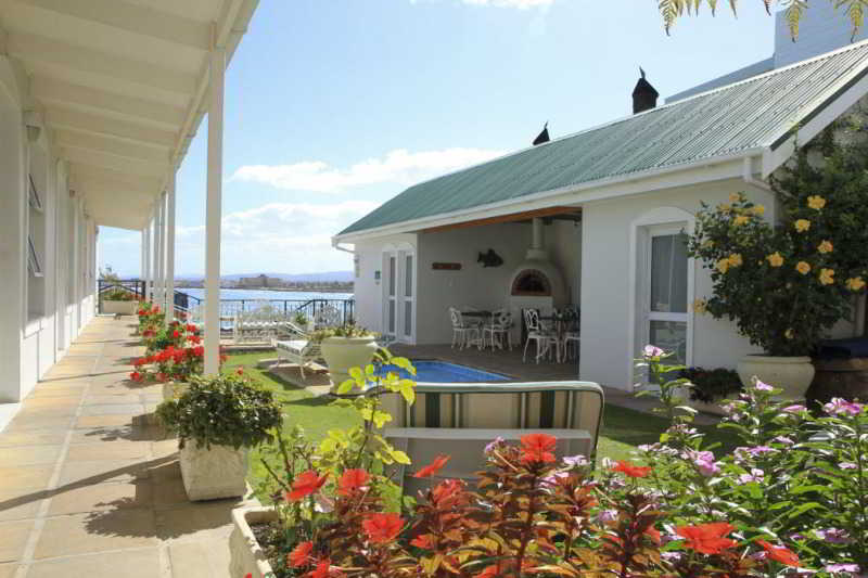 Gordon's Beach Lodge