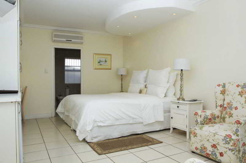 Gordon's Beach Lodge
