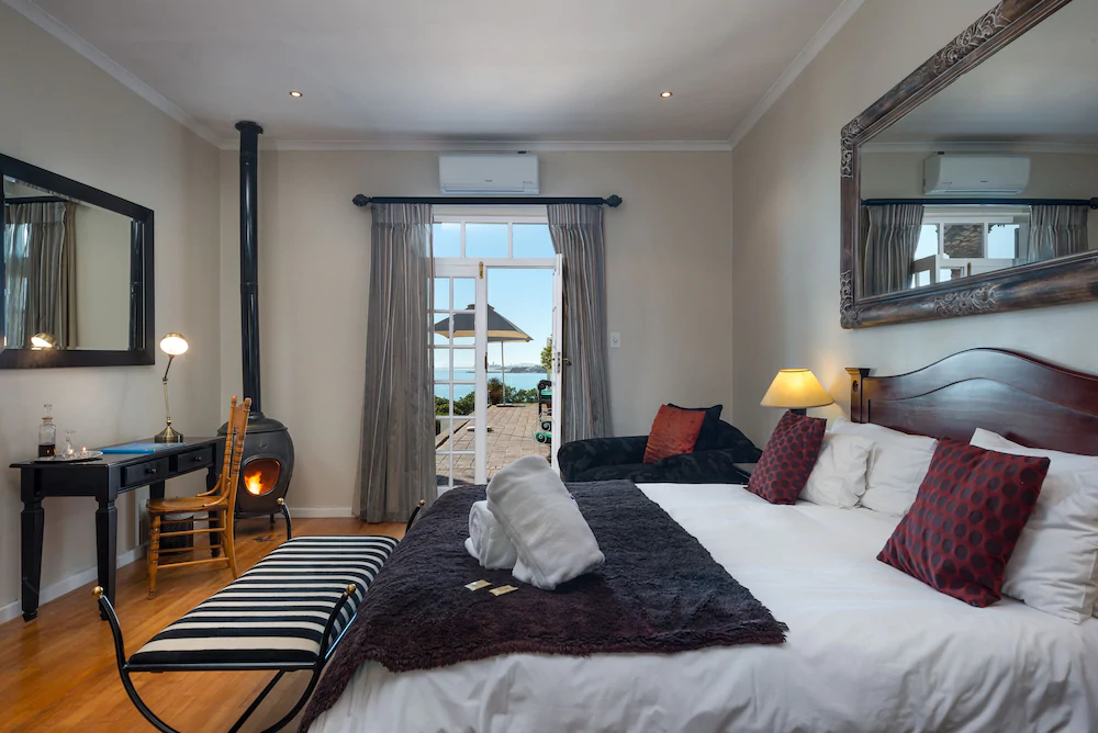 Manor on the Bay Guest House And Conference Centre