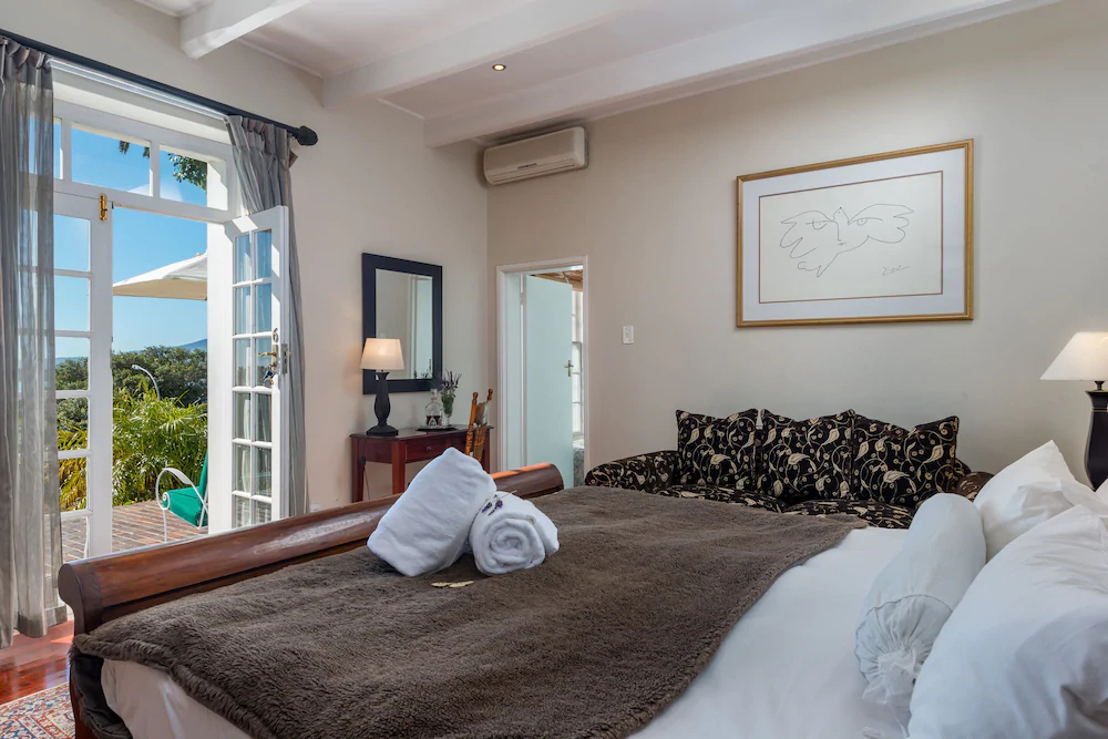 Manor on the Bay Guest House And Conference Centre