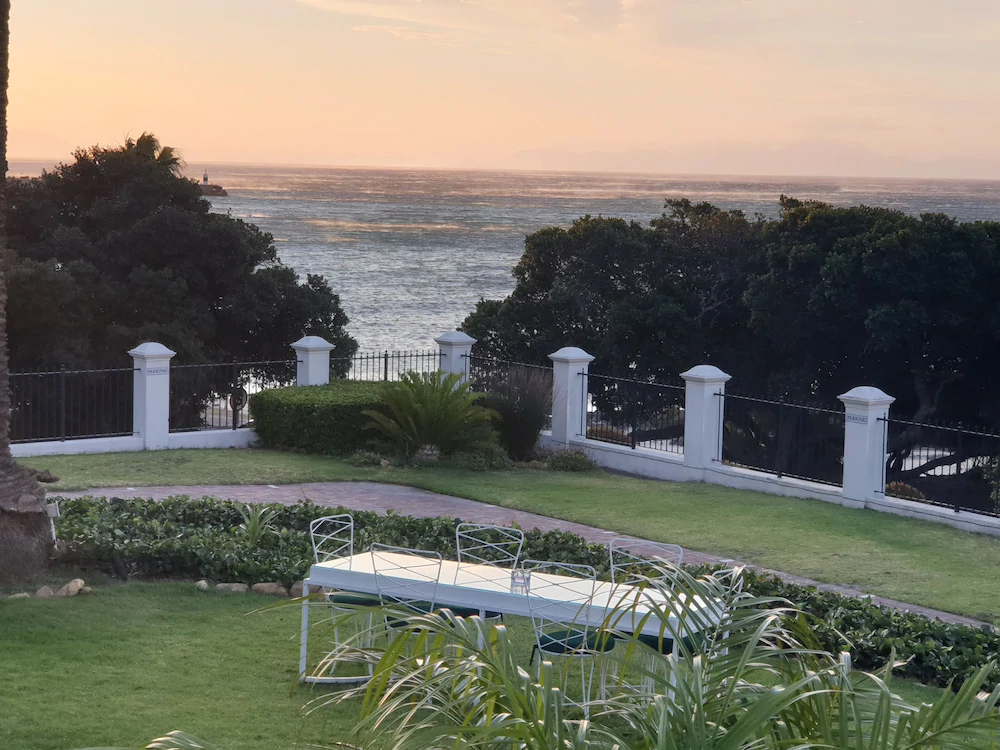 Manor on the Bay Guest House And Conference Centre