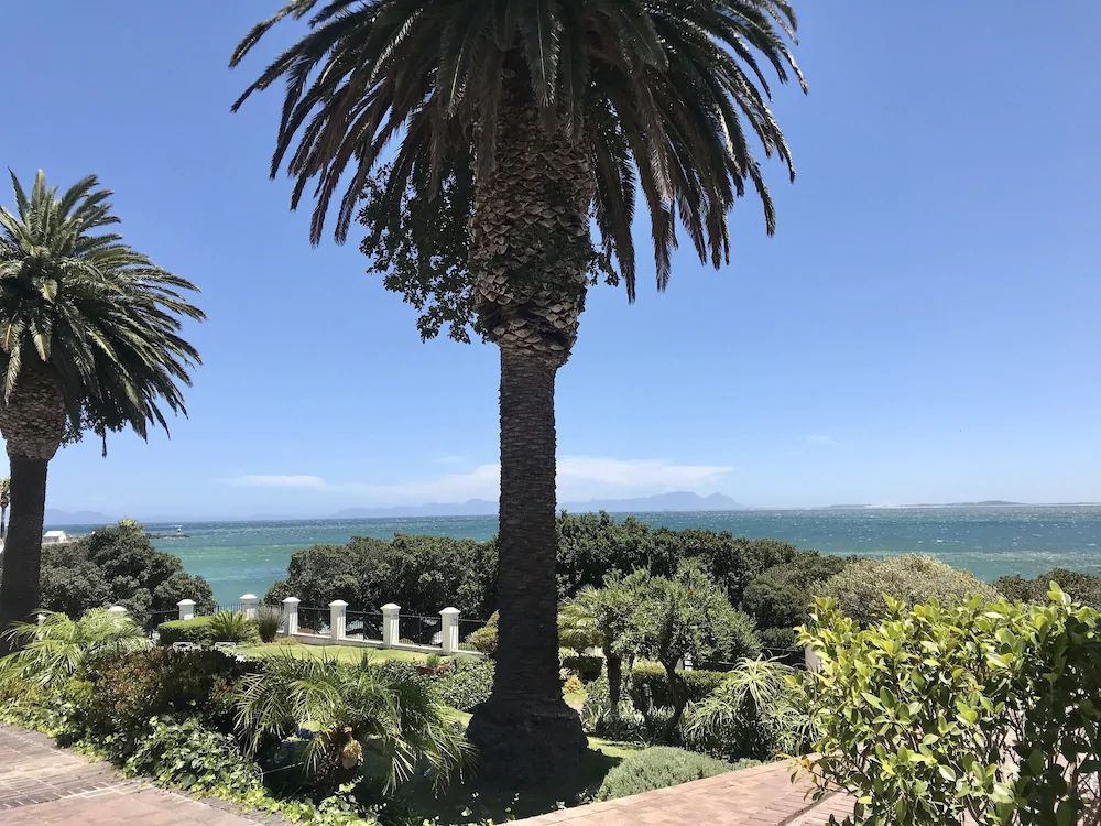 Manor on the Bay Guest House And Conference Centre
