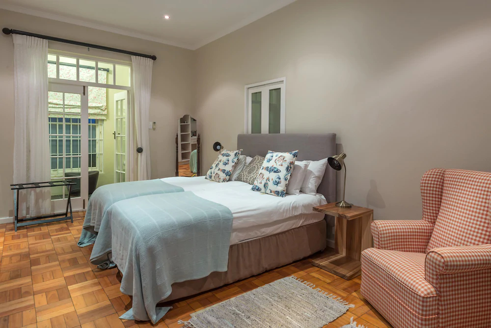 Manor on the Bay Guest House And Conference Centre