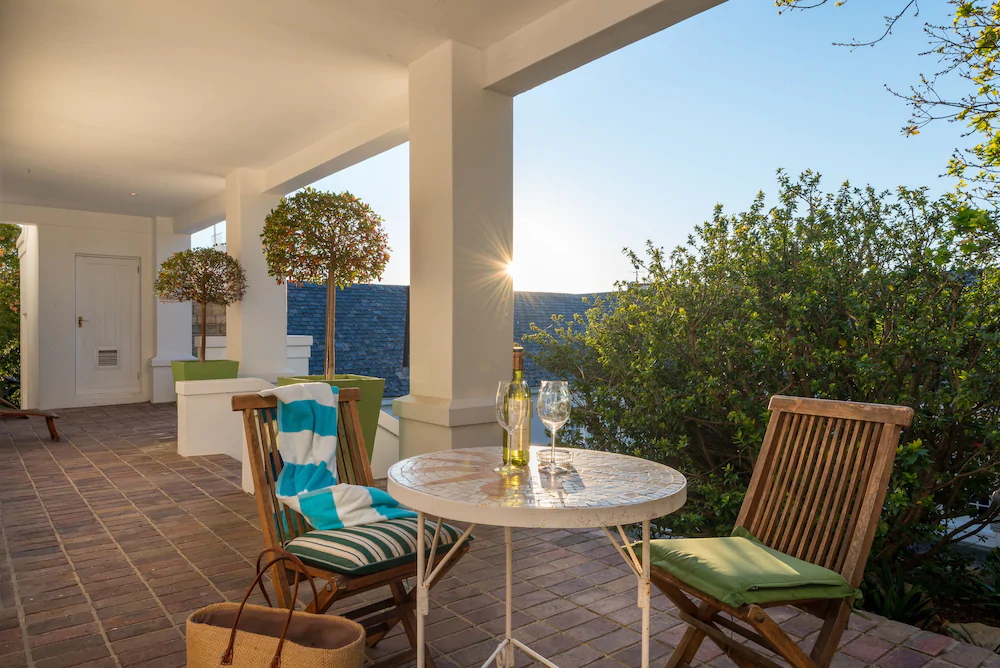 Manor on the Bay Guest House And Conference Centre