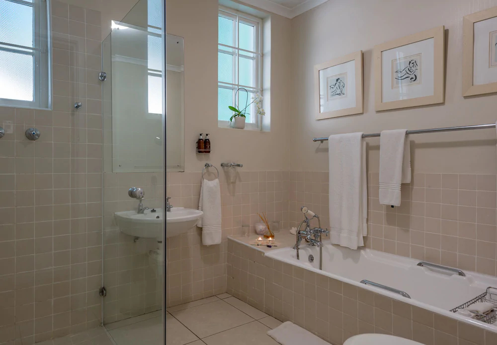 Manor on the Bay Guest House And Conference Centre