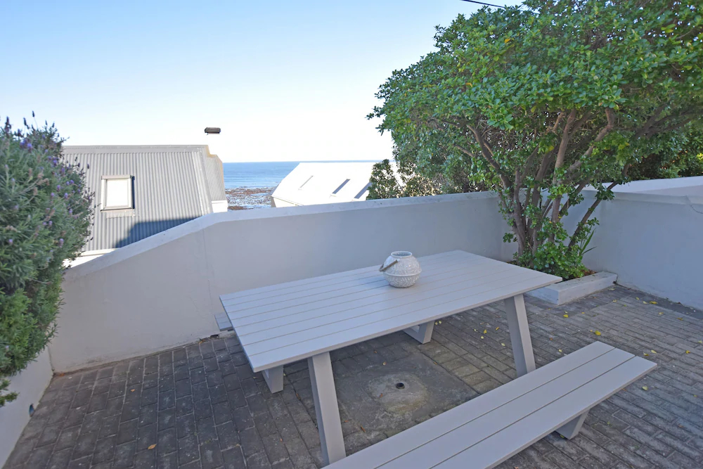 Dolphin House Apartments