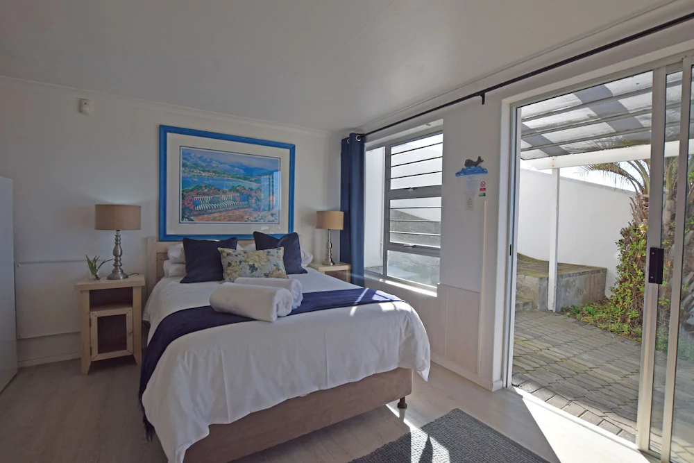 Dolphin House Apartments
