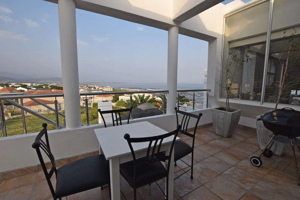 Dolphin House Apartments