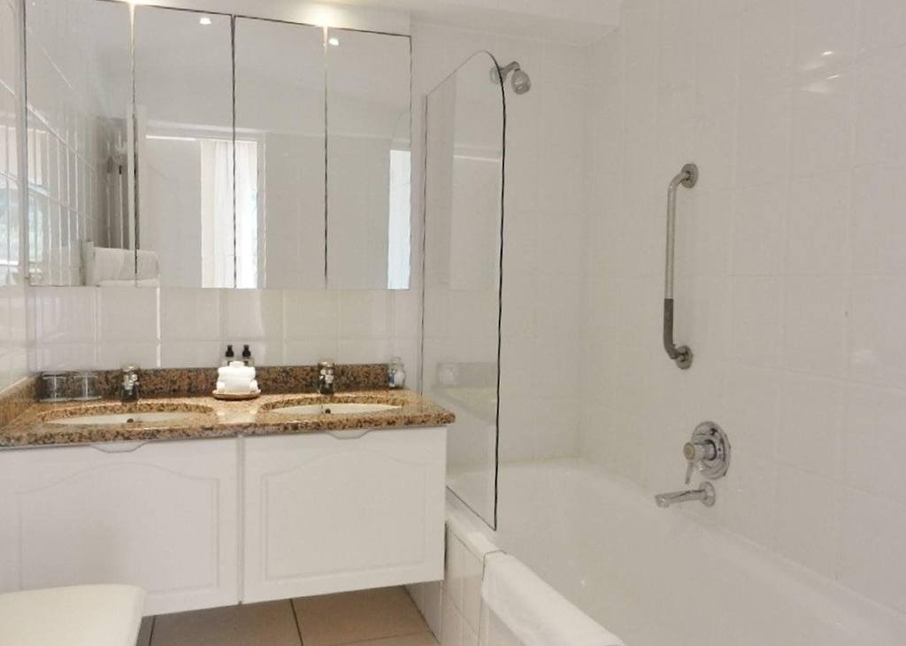 Hermanus Beach Front Lodge