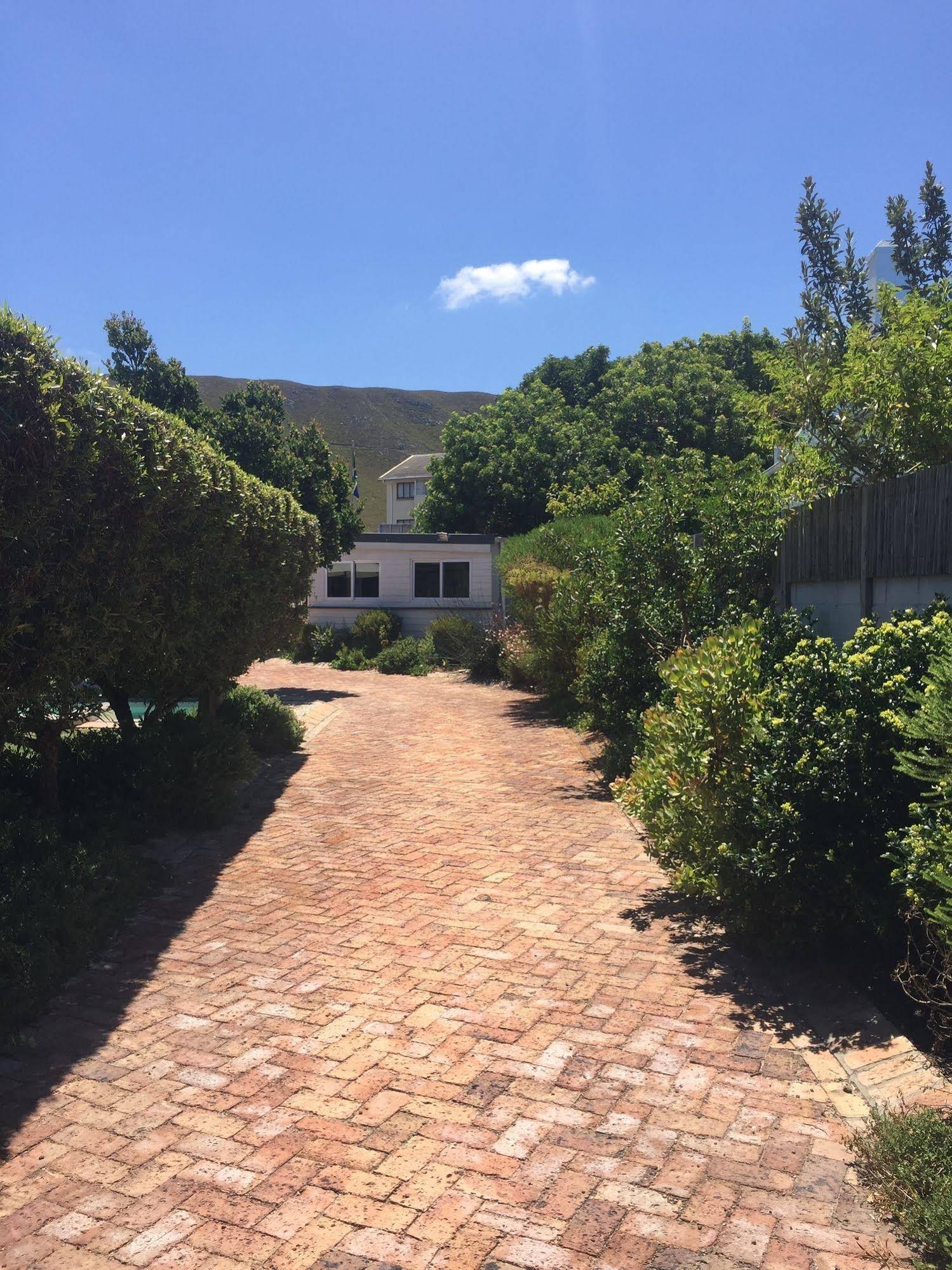 Sixteen Guest House on Main