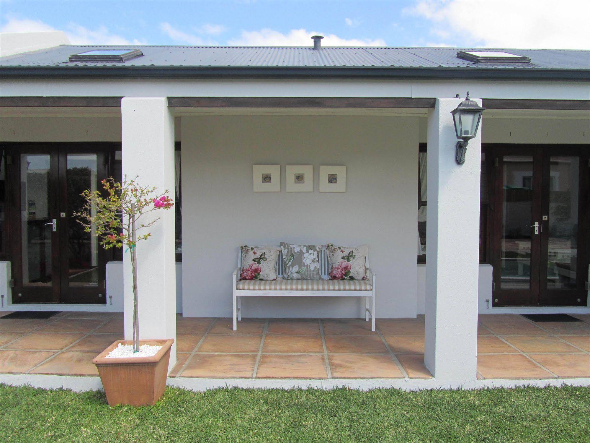Sixteen Guest House on Main