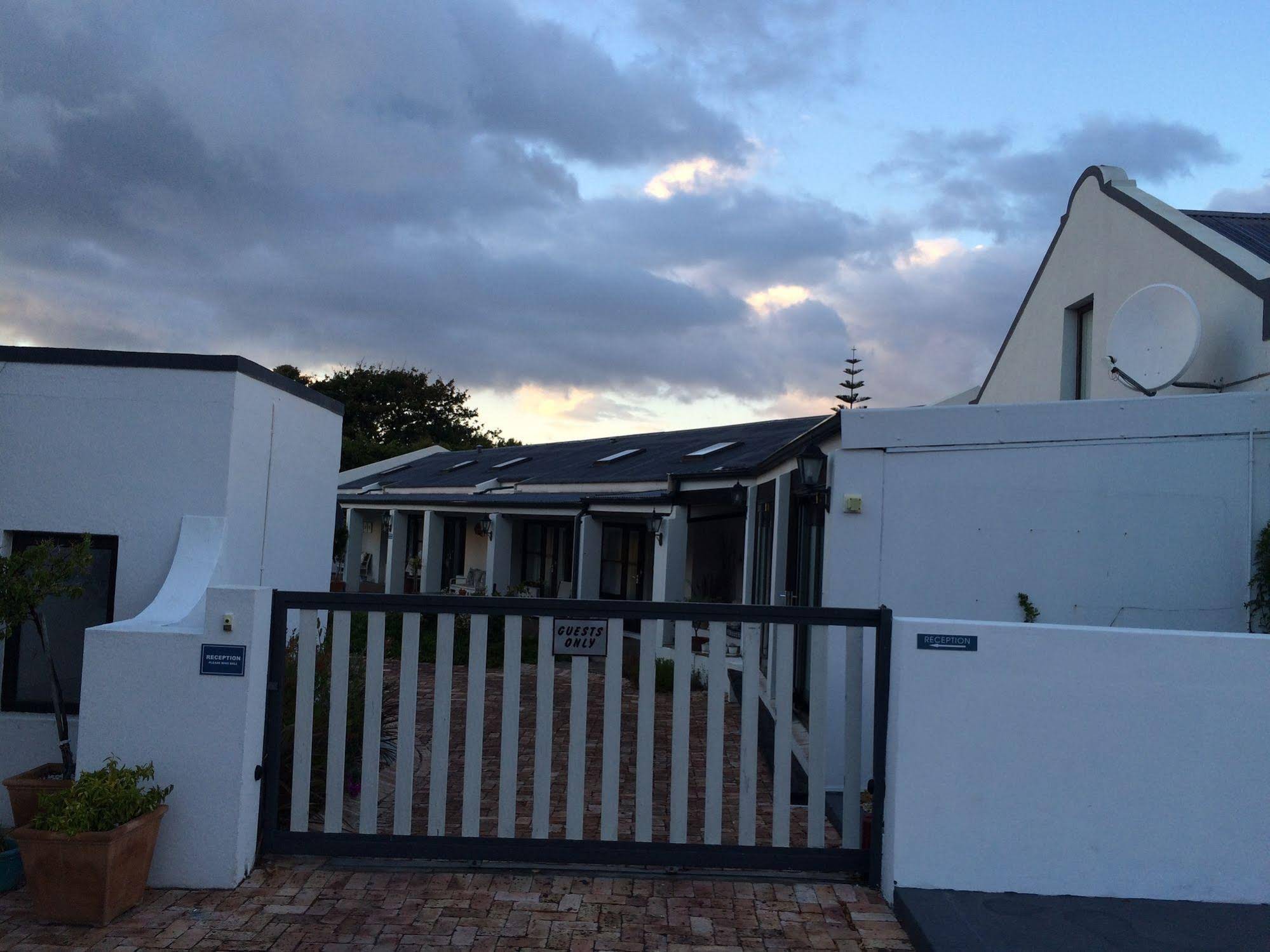 Sixteen Guest House on Main