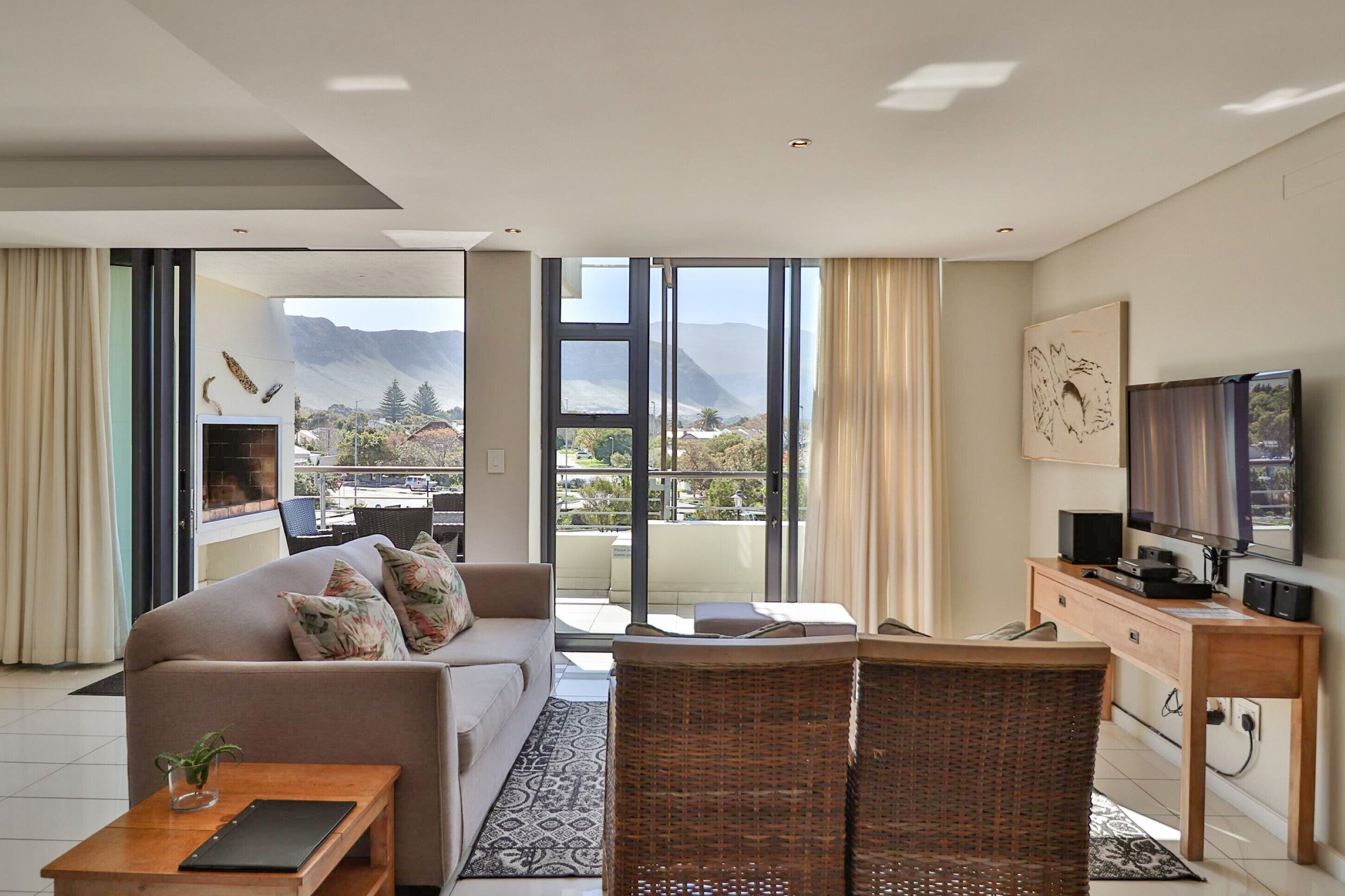 Whale Coast All-Suite Hotel