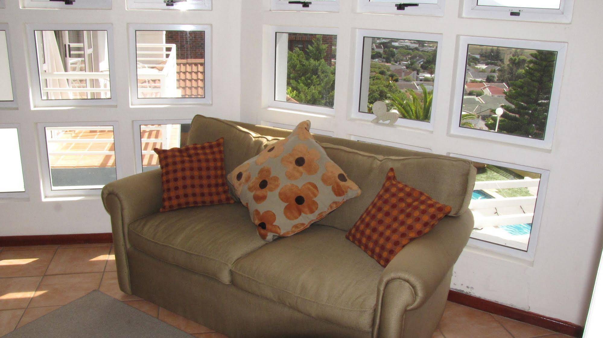 Lakeside Lodge