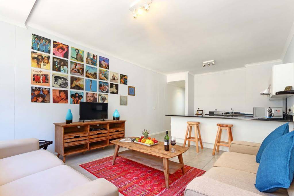 Whale Watchers Luxury Self-Catering Accommodation At Muizenberg Beach