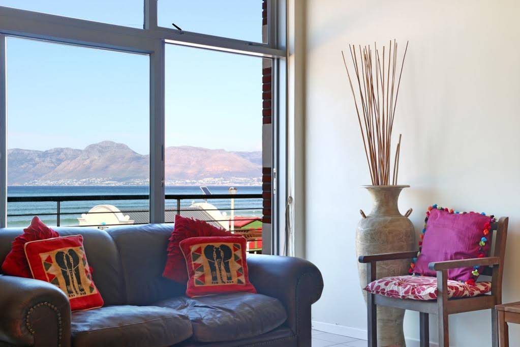 Whale Watchers Luxury Self-Catering Accommodation At Muizenberg Beach